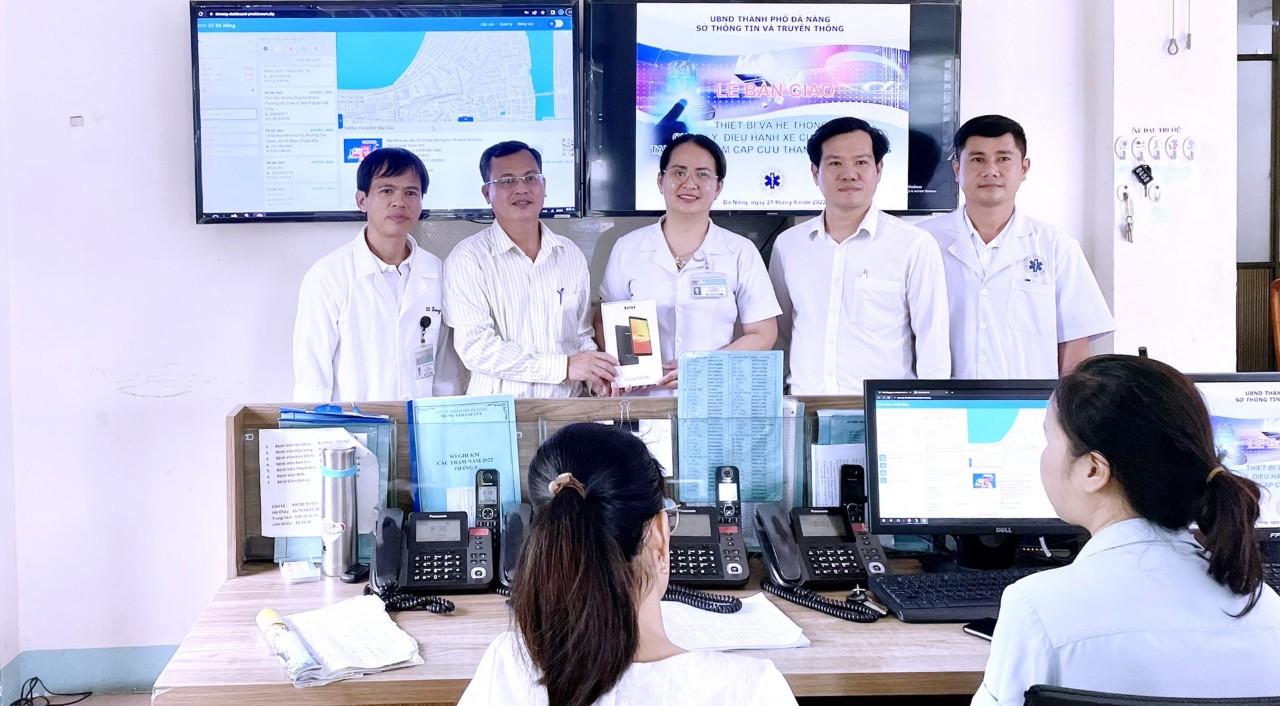 Trung Nam EMS sponsors tablets for Da Nang to deploy the application of ambulance calling technology